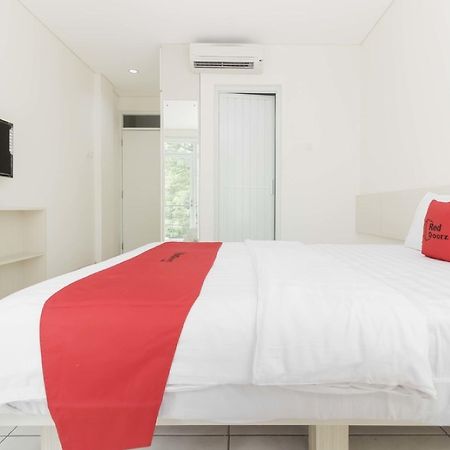 Reddoorz Near Pancoran Hotel Джакарта Екстериор снимка