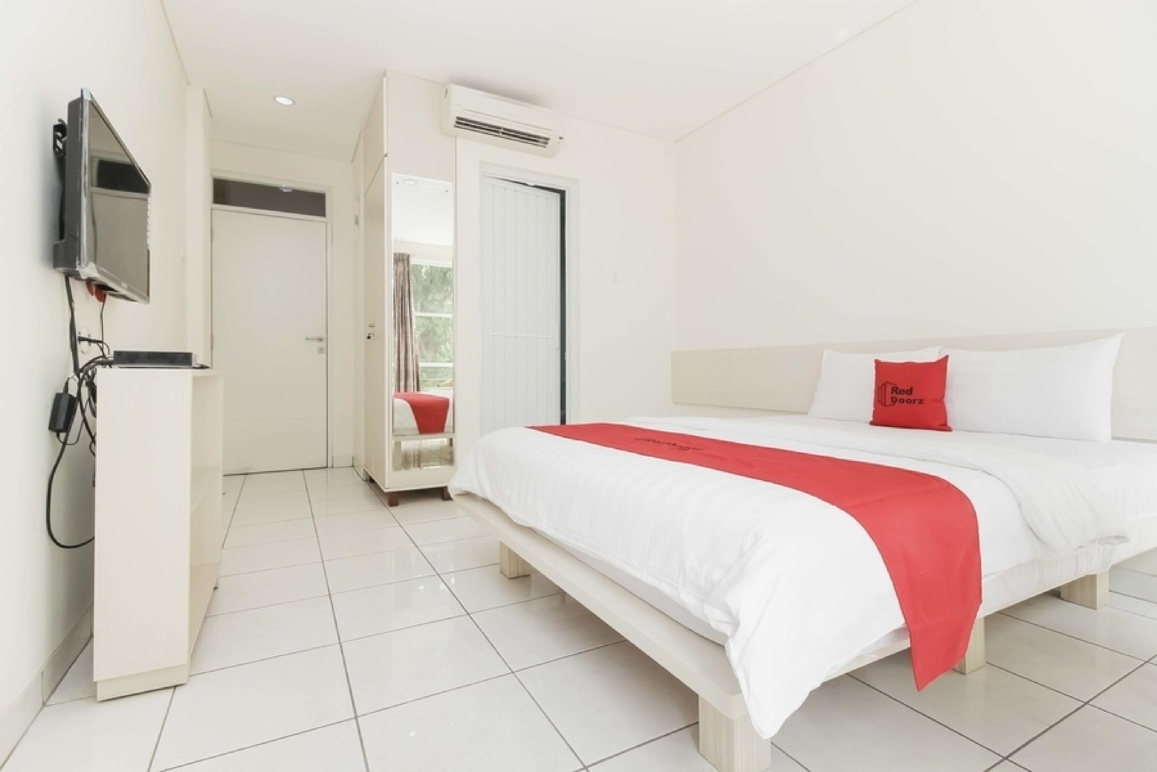 Reddoorz Near Pancoran Hotel Джакарта Екстериор снимка