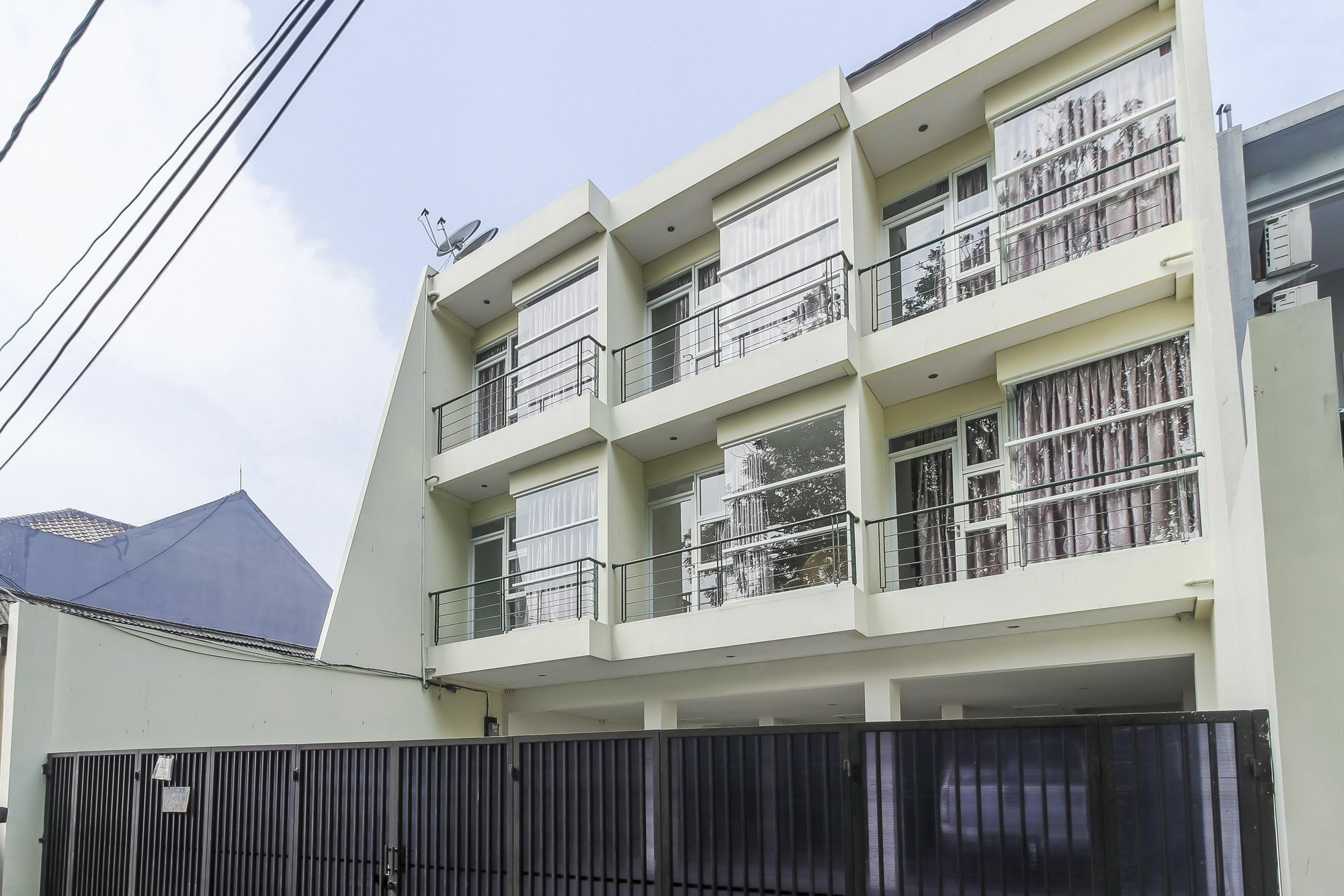 Reddoorz Near Pancoran Hotel Джакарта Екстериор снимка