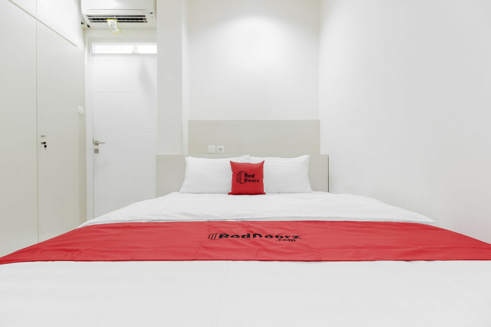 Reddoorz Near Pancoran Hotel Джакарта Екстериор снимка