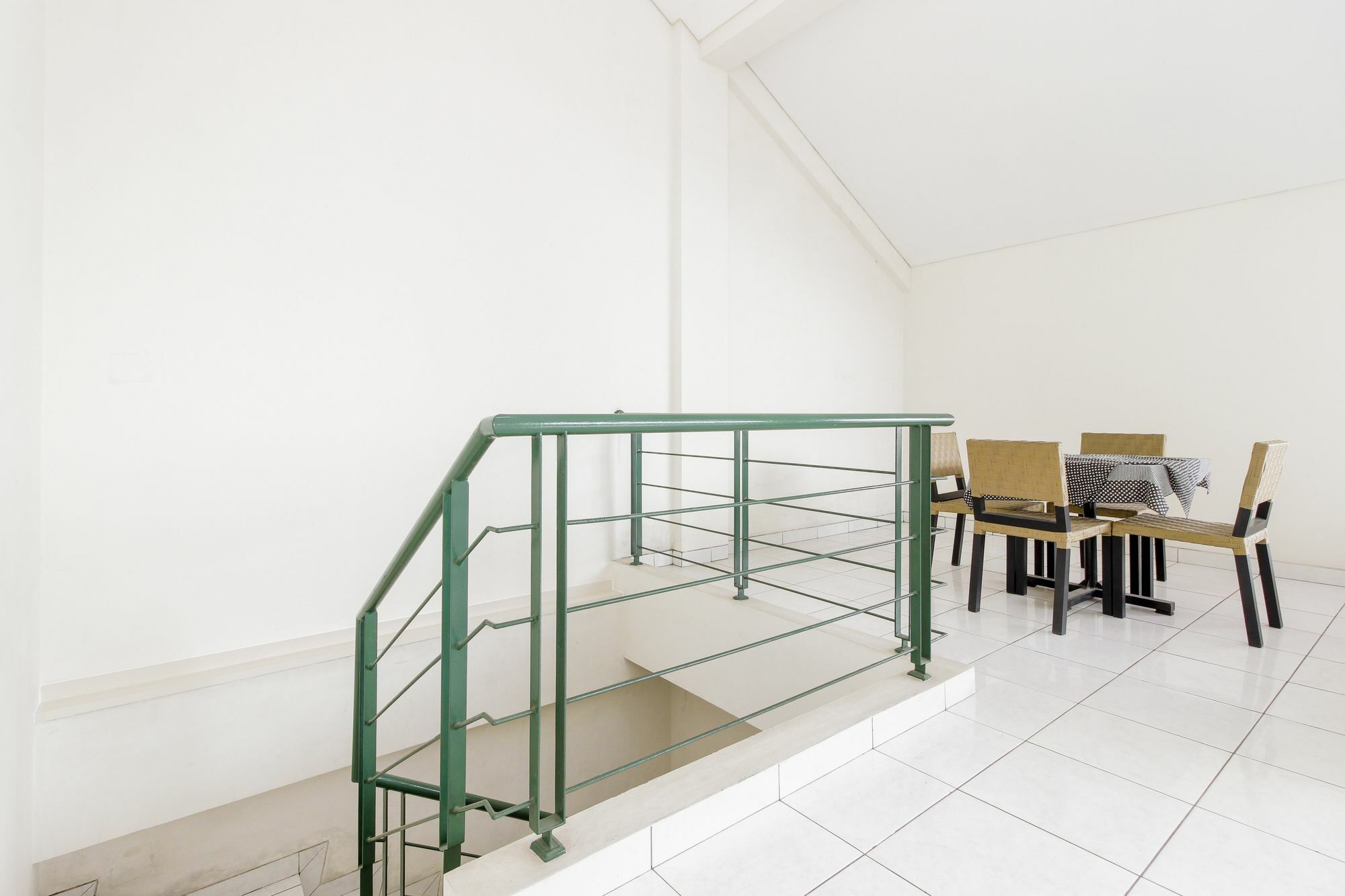 Reddoorz Near Pancoran Hotel Джакарта Екстериор снимка