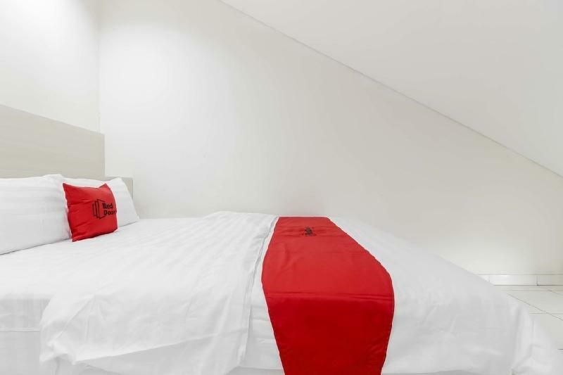 Reddoorz Near Pancoran Hotel Джакарта Екстериор снимка